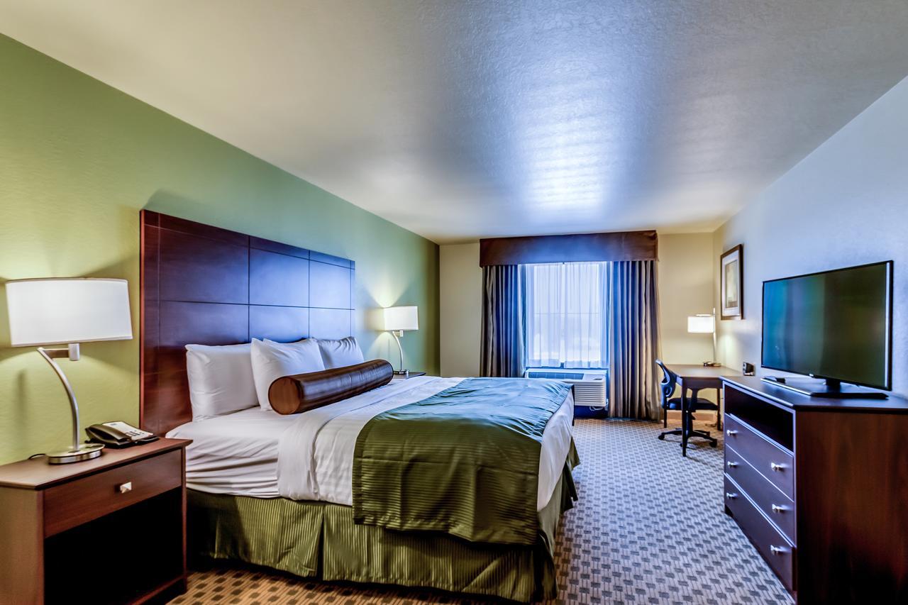 Cobblestone Inn & Suites - Waverly Екстер'єр фото
