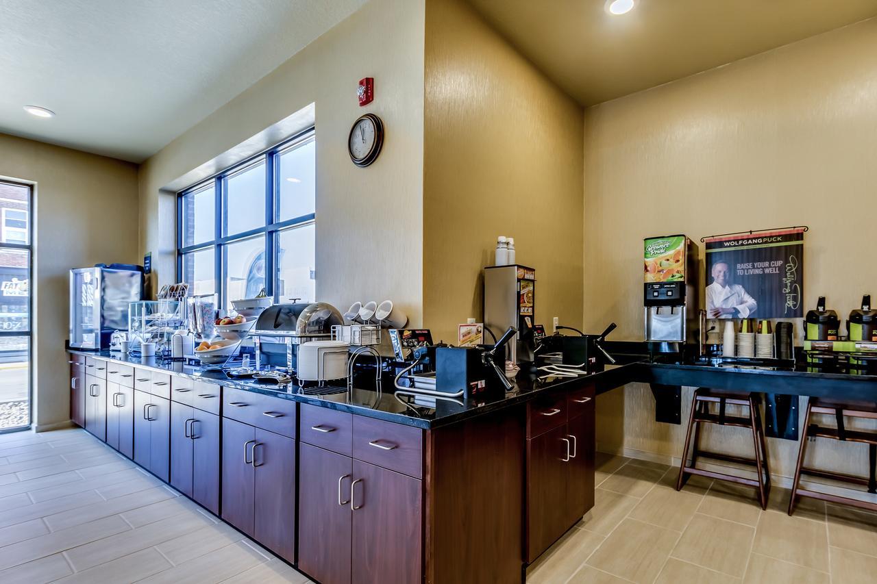Cobblestone Inn & Suites - Waverly Екстер'єр фото