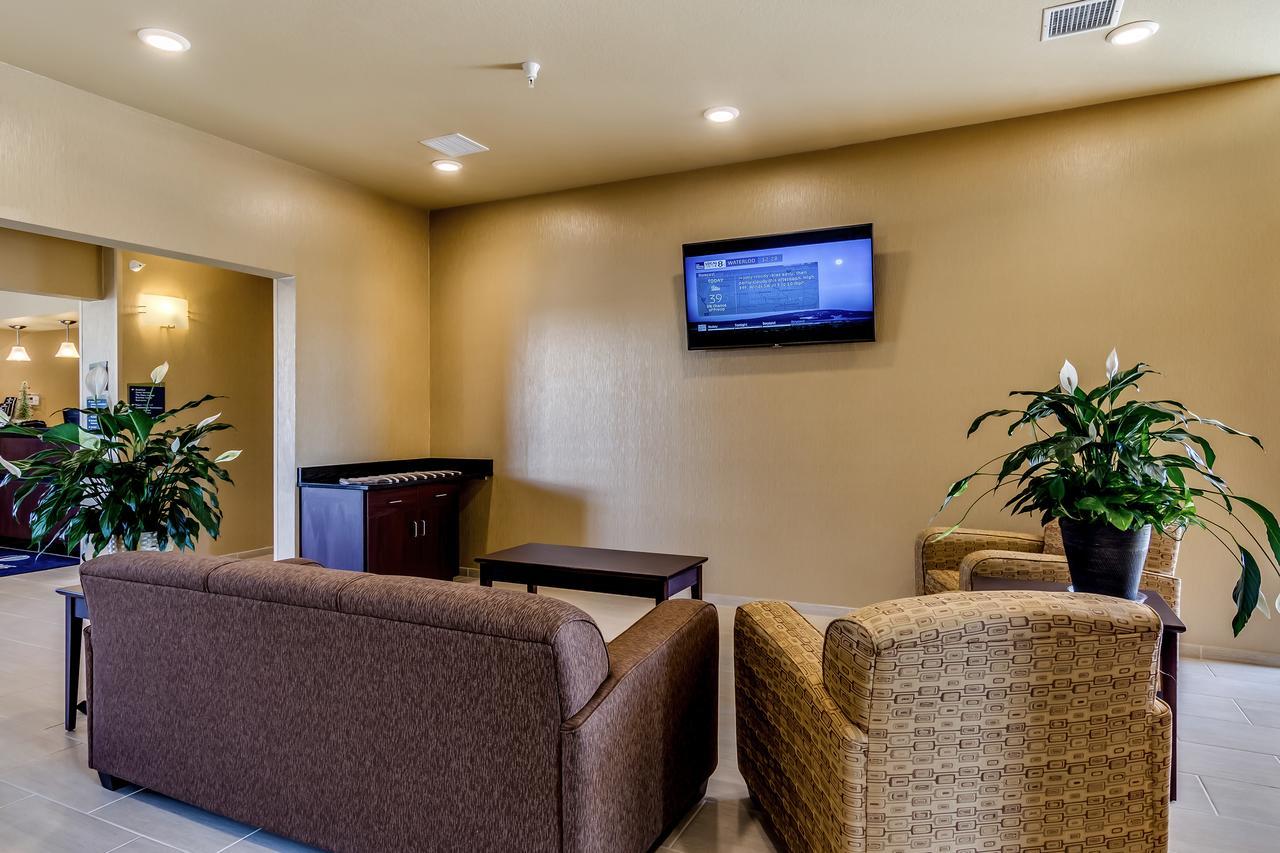 Cobblestone Inn & Suites - Waverly Екстер'єр фото