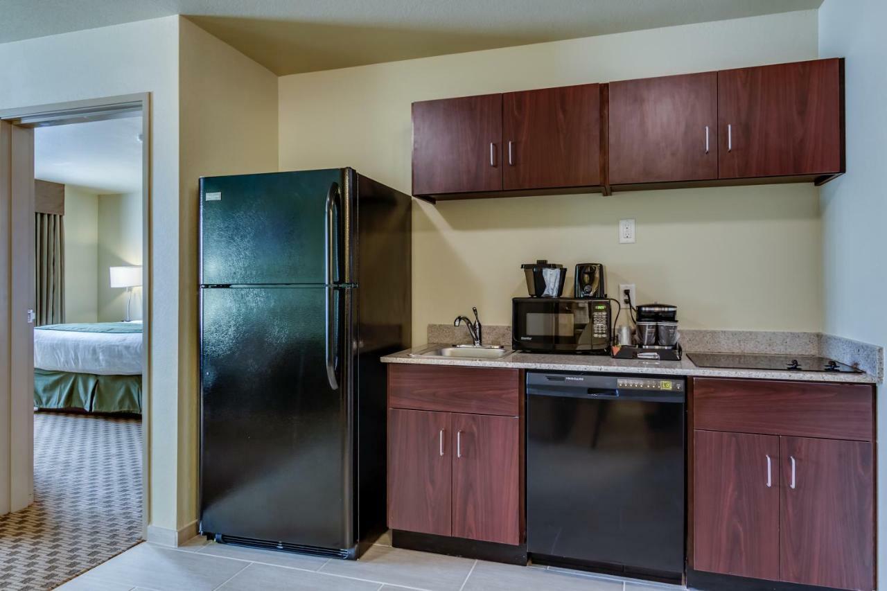 Cobblestone Inn & Suites - Waverly Екстер'єр фото