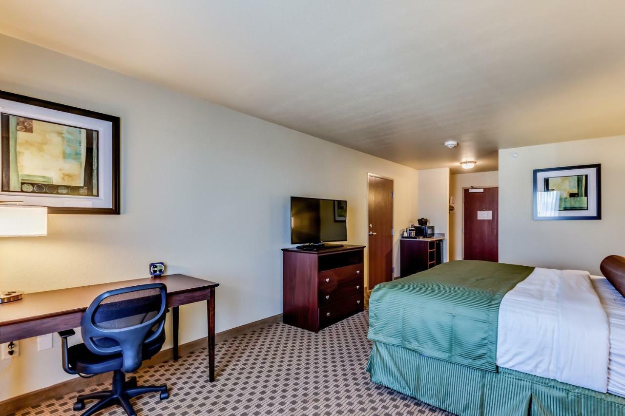 Cobblestone Inn & Suites - Waverly Екстер'єр фото
